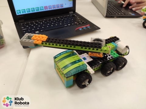Robot zbudowany przez dzieci na zajęciach robotyki LEGO